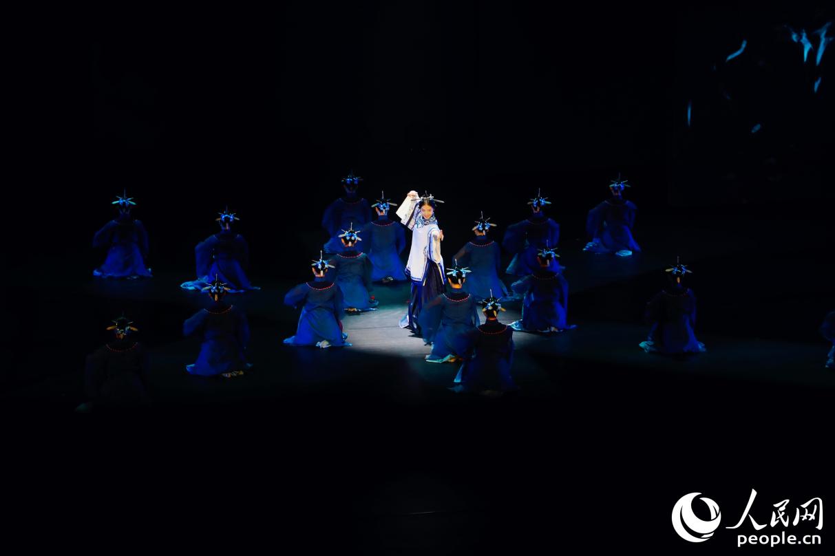 非遗舞蹈表演《三条簪》展现福州文化风采。人民网 李唯一摄