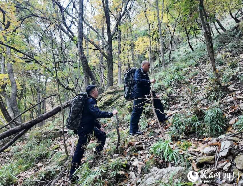 陈福林(右)、陈冠宇父子。人民网赵祖乐摄