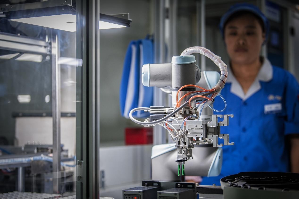 �ڹ��˵Ĳٿ��£������㲿�������������ɵ��������ź�˶��